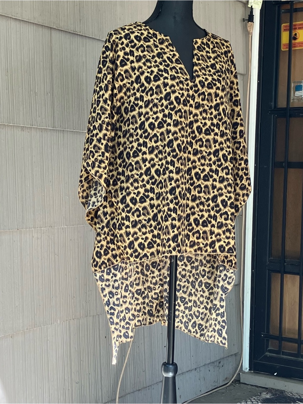 Leopard Print "Halftan"-Style Top Tunic Tan/Black Resortwear Animal Print Glam